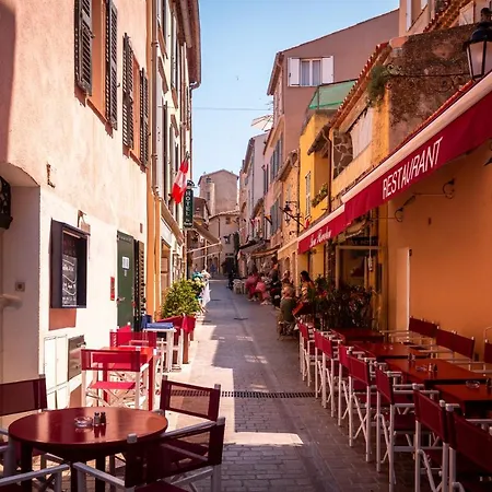 Eden Flat, Avec Terrasse, *
